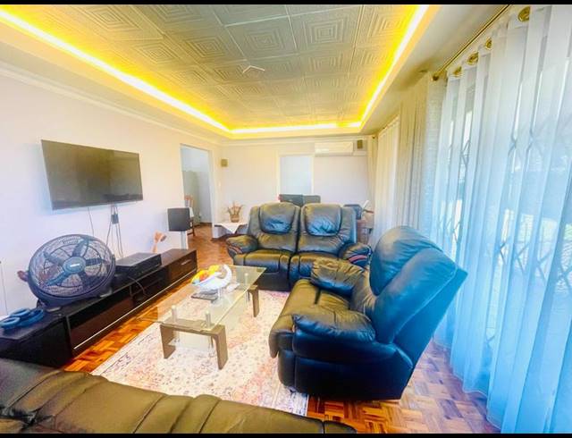 3 BEDROOM HOUSE FOR SALE IN MONTCLAIR